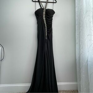 Elegant Black Evening Gown Cache size 8 With Zipper Design Front And Back